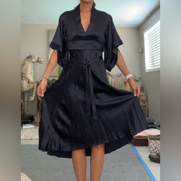 Banana Republic Kimono Satin Dress- Size 0 - Picture 4 of 4